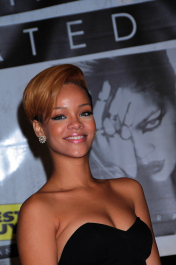 2022-04-26_04-28-45.396Z_10_celebrity-paradise_com_Rihanna_Best_00940-scaled