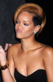 2022-04-26_04-28-45.396Z_29_celebrity-paradise_com_Rihanna_Best_0026-scaled