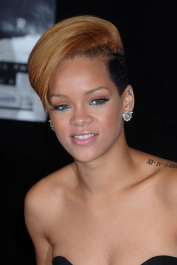 2022-04-26_04-28-45.396Z_33_celebrity-paradise_com_Rihanna_Best_0060-scaled