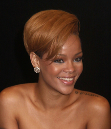 2022-04-26_04-28-45.396Z_40_celebrity-paradise_com_Rihanna_Best_0023-scaled