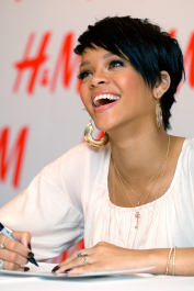 NEW YORK - JANUARY 31:  Singer Rihanna signs autographs at H&M for the launch of Fashion Against AIDS Collection on January 31, 2008 in New York City.  (Photo by Rob Loud/Getty Images)
