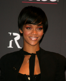 2022-04-26_04-52-05.586Z_09_celeb-city_org-Rihanna-Introduces_New_Line_Of_Umbrellas_7315-scaled