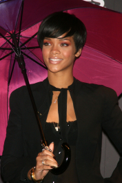 2022-04-26_04-52-05.586Z_10_celeb-city_org-Rihanna-Introduces_New_Line_Of_Umbrellas_0358-scaled