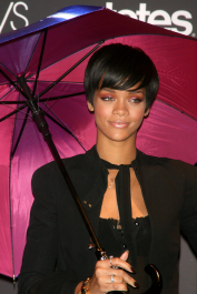 2022-04-26_04-52-05.586Z_12_celeb-city_org-Rihanna-Introduces_New_Line_Of_Umbrellas_2398-scaled