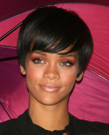 2022-04-26_04-52-05.586Z_15_celeb-city_org-Rihanna-Introduces_New_Line_Of_Umbrellas_3381-scaled