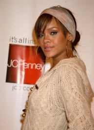 2022-04-26_05-12-44.850Z_05_rihanna_fenty_399