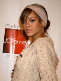 2022-04-26_05-12-44.850Z_10_rihanna_fenty_404