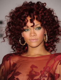 2022-05-02_05-22-28.642Z_13_Rihanna2010AMARedCarpet21_11_2010_319-scaled