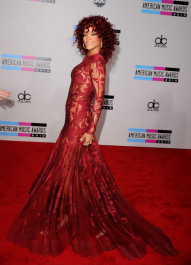 2022-05-02_05-22-28.642Z_52_Rihanna2010AMARedCarpet21_11_2010_263-scaled