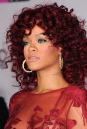 2022-05-02_05-22-28.642Z_61_Rihanna2010AMARedCarpet21_11_2010_289-scaled