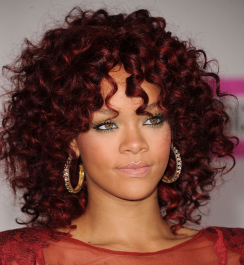 2022-05-02_05-22-36.978Z_12_Rihanna2010AMARedCarpet21_11_2010_331-scaled