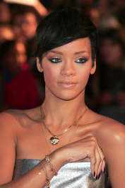 2022-05-02_05-31-46.848Z_00_Rihanna_-_Brit_Awards_2008_in_London_CU_200208_06-scaled