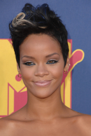 2022-05-02_05-40-45.942Z_03_babayaga_Rihanna_MTV_VMAs_09-07-2008_158-scaled