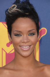 2022-05-02_05-40-45.942Z_04_babayaga_Rihanna_MTV_VMAs_09-07-2008_163-scaled