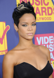 2022-05-02_05-40-45.942Z_13_babayaga_Rihanna_MTV_VMAs_09-07-2008_003-scaled