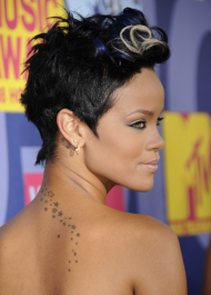 2022-05-02_05-40-45.942Z_16_Celebutopia-Rihanna-2008_MTV_Video_Music_Awards_Arrivals-17-scaled