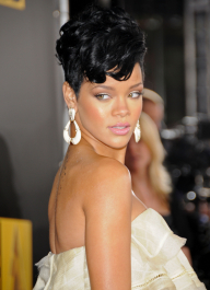 LOS ANGELES, CA - NOVEMBER 23:  Singer Rihanna arrives at the 2008 American Music Awards held at Nokia Theatre L.A. LIVE on November 23, 2008 in Los Angeles, California.  (Photo by Kevin Mazur/WireImage)