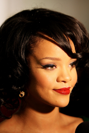 2022-05-02_05-52-09.060Z_08_celeb-city_org_Rihanna_2007_World_Music_Awards_31-scaled