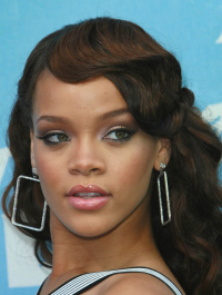 06/03/2006 - Rihanna - 2006 MTV Movie Awards - Arrivals - Sony Pictures Studios - Culver City, CA - Keywords:  -  -  - Photo Credit: Glenn Harris / Photorazzi - Contact (1-866-551-7827)