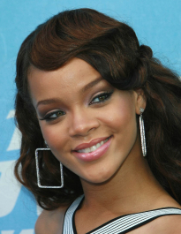 06/03/2006 - Rihanna - 2006 MTV Movie Awards - Arrivals - Sony Pictures Studios - Culver City, CA - Keywords:  -  -  - Photo Credit: Glenn Harris / Photorazzi - Contact (1-866-551-7827)