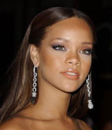 2022-05-02_05-59-49.622Z_39_rihanna_fenty_311