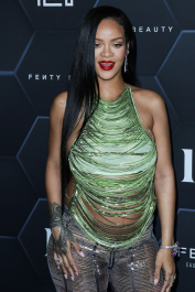 HOLLYWOOD, LOS ANGELES, CALIFORNIA, USA - FEBRUARY 11: Fenty Beauty And Fenty Skin Celebration Hosted By Rihanna held at Goya Studios on February 11, 2022 in Hollywood, Los Angeles, California, United States. (Photo by Xavier Collin/Image Press Agency)  Pictured: Rihanna,Robyn Rihanna Fenty NH
Ref: SPL5289284 110222 NON-EXCLUSIVE
Picture by: Xavier Collin/Image Press Agency/Splash News / SplashNews.com  Splash News and Pictures
USA: +1 310-525-5808
London: +44 (0)20 8126 1009
Berlin: +49 175 3764 166
photodesk@splashnews.com  World Rights, No Austria Rights, No Germany Rights, No Italy Rights, No Switzerland Rights