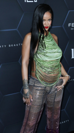 HOLLYWOOD, LOS ANGELES, CALIFORNIA, USA - FEBRUARY 11: Fenty Beauty And Fenty Skin Celebration Hosted By Rihanna held at Goya Studios on February 11, 2022 in Hollywood, Los Angeles, California, United States. (Photo by Xavier Collin/Image Press Agency)  Pictured: Rihanna,Robyn Rihanna Fenty NH
Ref: SPL5289285 110222 NON-EXCLUSIVE
Picture by: Xavier Collin/Image Press Agency/Splash News / SplashNews.com  Splash News and Pictures
USA: +1 310-525-5808
London: +44 (0)20 8126 1009
Berlin: +49 175 3764 166
photodesk@splashnews.com  World Rights, No Austria Rights, No Germany Rights, No Italy Rights, No Switzerland Rights