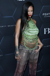 HOLLYWOOD, LOS ANGELES, CALIFORNIA, USA - FEBRUARY 11: Fenty Beauty And Fenty Skin Celebration Hosted By Rihanna held at Goya Studios on February 11, 2022 in Hollywood, Los Angeles, California, United States. (Photo by Xavier Collin/Image Press Agency)  Pictured: Rihanna,Robyn Rihanna Fenty NH
Ref: SPL5289285 110222 NON-EXCLUSIVE
Picture by: Xavier Collin/Image Press Agency/Splash News / SplashNews.com  Splash News and Pictures
USA: +1 310-525-5808
London: +44 (0)20 8126 1009
Berlin: +49 175 3764 166
photodesk@splashnews.com  World Rights, No Austria Rights, No Germany Rights, No Italy Rights, No Switzerland Rights