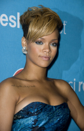 2023-12-27_07-51-57.018Z_00_Rihanna_attends_the_Pepsi_Refresh_Project_Party_in_Miami_Beach_01-scaled