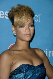 2023-12-27_07-51-57.018Z_28_celebrity-paradise_com_Rihanna_Pepsi_011-scaled