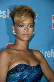 2023-12-27_07-51-57.018Z_30_celebrity-paradise_com_Rihanna_Pepsi_009-scaled