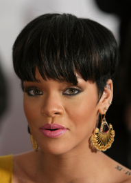 2023-12-27_07-59-14.866Z_00_39275_Celebutopia-Singer_Rihanna-RIAA_and_Feeding_America47s_Inauguration_Charity_Ball-09_122_468lo-scaled