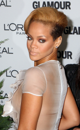 2023-12-27_08-03-26.634Z_03_Rihanna_Glamour_Magazine_Honors_The_2009_Women_of_the_Year_154-scaled