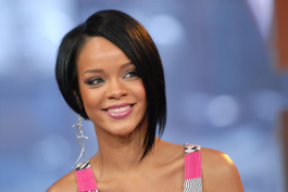 Rihanna during Zach Braff And Rihanna Visit MTV's TRL - May 9, 2007 at MTV Studios in New York City, New York, United States. (Photo by Jason Kempin/FilmMagic)