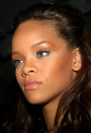 2023-12-27_08-43-07.314Z_06_rihanna_fenty_007