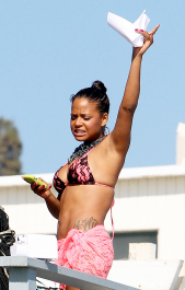23086_KUGELSCHREIBER_Christina_Milian_hangs_out_on_the_beach_with_friends_adds3_122_102lo