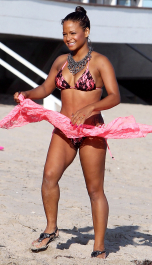 23113_KUGELSCHREIBER_Christina_Milian_hangs_out_on_the_beach_with_friends_adds2_122_498lo