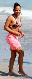 23147_KUGELSCHREIBER_Christina_Milian_hangs_out_on_the_beach_with_friends_adds1_122_145lo-scaled