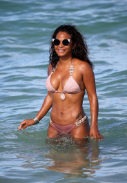 46824009_46820440_christina-milian-tight-body-in-a-bikini-at-the-beach-in-miami-20-scaled