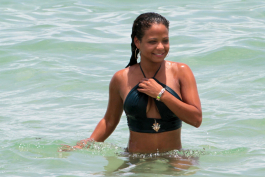 47715251_christina-milian-emerald-bikini-on-the-beach-in-miami-5.jpg.65d8ddd89783580d04e47ef33d7a5d83-scaled