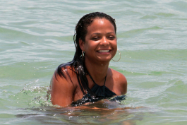 47715255_christina-milian-emerald-bikini-on-the-beach-in-miami-8.jpg.06fa928ab2ac446ab6c9380a2207ee06-scaled