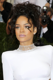 Rihanna_hqdiesel2_281429-scaled